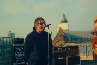 Imagem ilustrativa da imagem Sinais da volta do Oasis? Liam Gallagher reserva assento para irmão Noel em shows