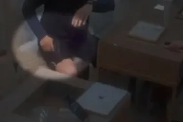 Imagem ilustrativa da imagem Suspeito com buquê na mão assalta loja de joias e deixa prejuízo de R$ 150 mil