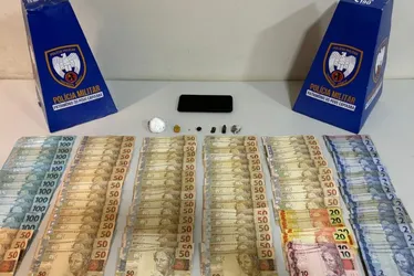 Imagem ilustrativa da imagem Suspeito é preso com drogas e mais de quatro mil reais em espécie em Guarapari