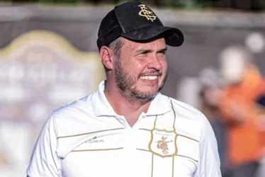 Imagem ilustrativa da imagem Técnico do Brasiliense se demite no intervalo, médico assume comando e vence jogo