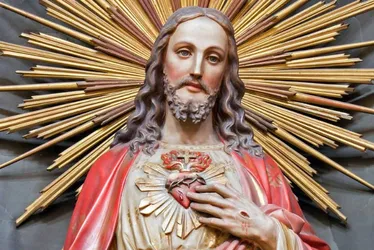 
          Imagem ilustrativa da imagem Tríduo e solenidade para celebrar o Sagrado Coração de Jesus
          