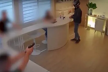 Imagem ilustrativa da imagem VÍDEO | Empresário reage a assalto e dá cinco tiros em suspeito armado no Paraná