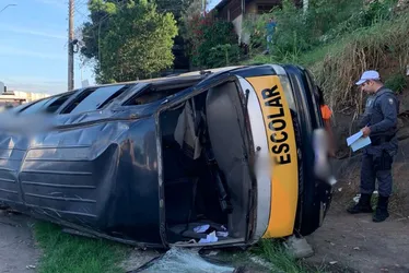 Imagem ilustrativa da imagem Van escolar cai de barranco e deixa crianças feridas em Vila Velha