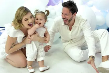 Imagem ilustrativa da imagem Viih Tube e Eliezer anunciam em "chá de revelação" que serão pais de um menino