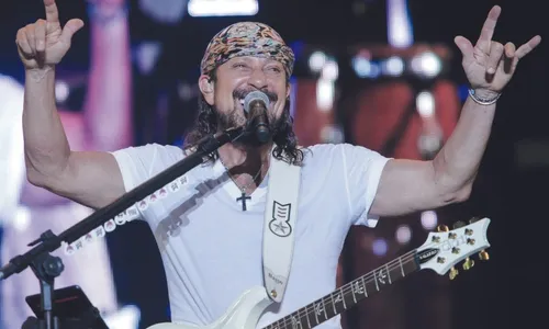 
          Imagem ilustrativa da imagem 10 anos de carreira solo: Bell Marques comemora em dose dupla no ES
          