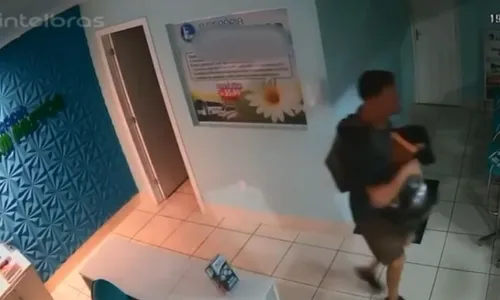 
          Imagem ilustrativa da imagem Agência funerária é invadida em Cariacica
          