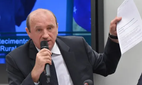 
          Imagem ilustrativa da imagem Negócios do filho complicam situação de Geller
          