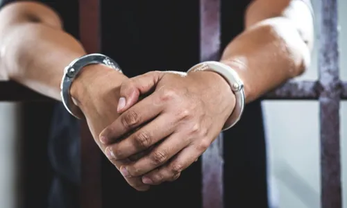 
          Imagem ilustrativa da imagem Amigo de Robinho se apresenta à PF e é preso em São Paulo por estupro
          