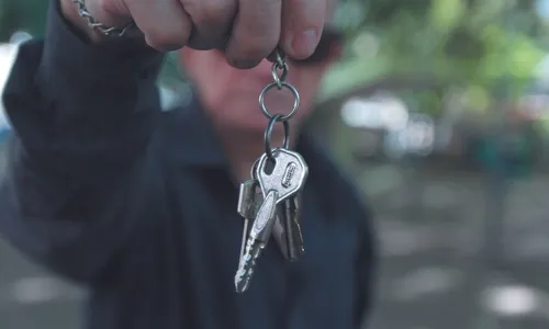 
          Imagem ilustrativa da imagem Aposentado tenta retomar casa invadida pelo tráfico
          