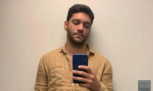 
          Imagem ilustrativa da imagem Armando Babaioff critica influenciadores na TV: 'Não é a praia deles'
          