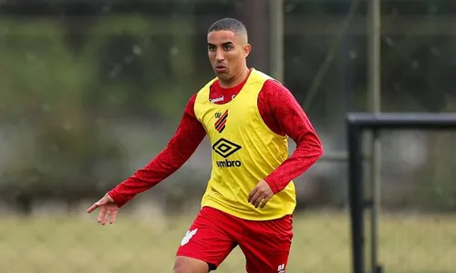 
          Imagem ilustrativa da imagem Athletico-PR enfrenta Vitória atrás de uma resposta após a saída de Cuca
          