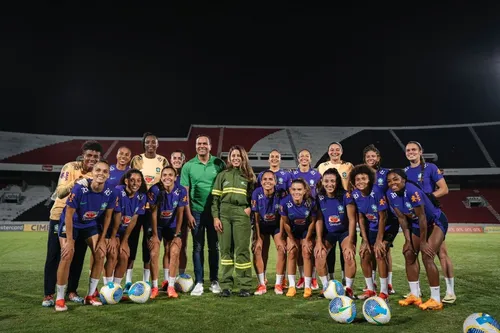 
          Imagem ilustrativa da imagem Atletas da Seleção Feminina são recepcionadas de forma especial no Arruda
          