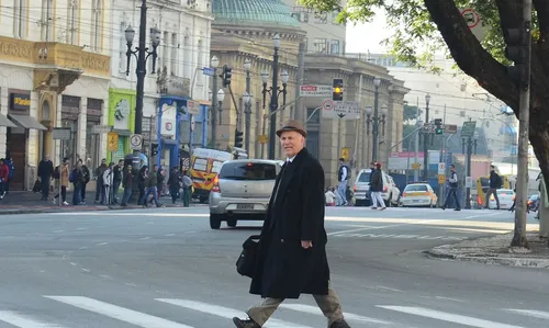 
          Imagem ilustrativa da imagem Avanço de frente fria deve provocar menor temperatura do ano em cinco capitais
          