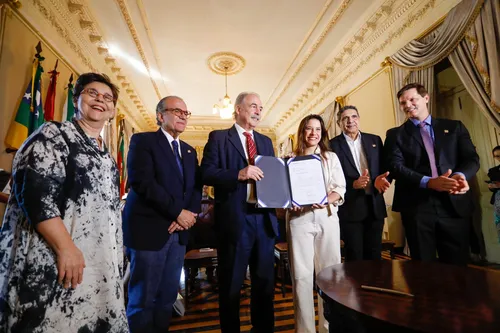 
          Imagem ilustrativa da imagem BNDES lança programa para beneficiar 75 mil famílias de produtores rurais em PE
          