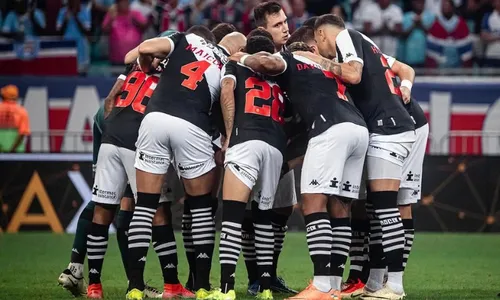 
          Imagem ilustrativa da imagem Bahia aproveita expulsão no Vasco, ganha e iguala pontuação do líder do Brasileirão
          