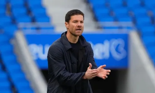 
          Imagem ilustrativa da imagem Xabi Alonso é anunciado pelo Chelsea e fala em ‘lutar por títulos’
          