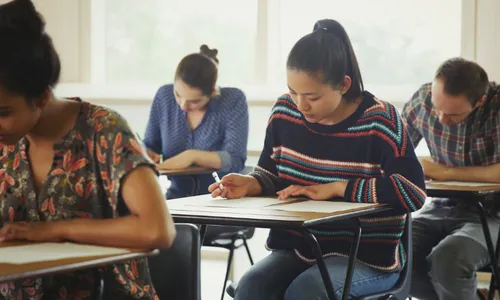 
          Imagem ilustrativa da imagem Bolsas para alunos de universidades federais. Veja como se inscrever
          