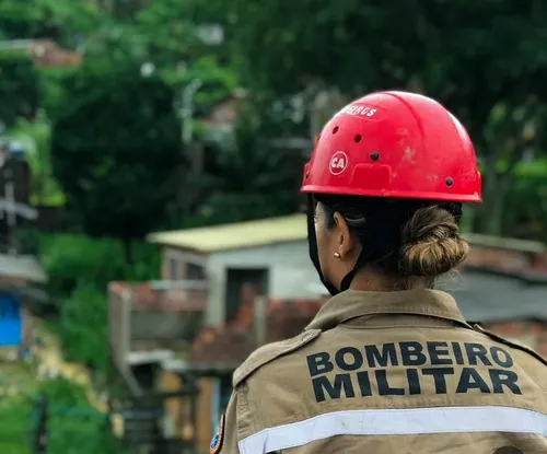 
          Imagem ilustrativa da imagem Bombeiros ensinam como festejar o São João com Segurança
          