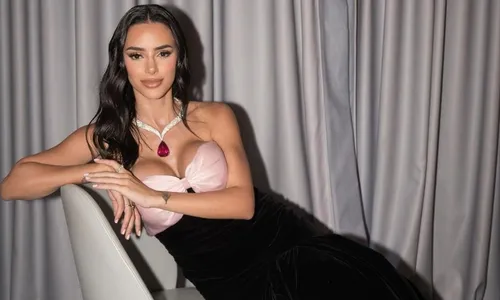 
          Imagem ilustrativa da imagem Bruna Biancardi desabafa após ser criticada por decote no Festival de Cannes
          