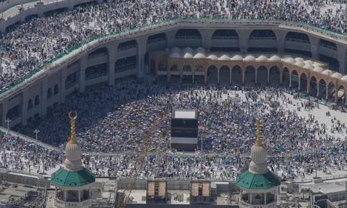 
          Imagem ilustrativa da imagem Calor acima de 50º mata mais de mil em peregrinação a Meca
          