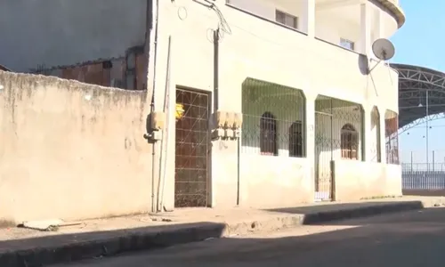 
          Imagem ilustrativa da imagem Caminhoneiro é esfaqueado após fazer entrega em Cariacica
          