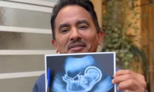 
          Imagem ilustrativa da imagem Cantor de 'Caneta Azul' será pai pela primeira vez
          