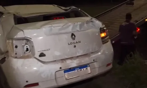 
          Imagem ilustrativa da imagem Carro capota e deixa dois feridos na rodovia Darly Santos, em Vila Velha
          