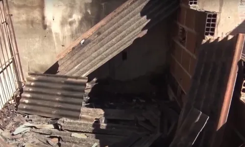 
          Imagem ilustrativa da imagem Casa pega fogo em Guarapari e família pede ajuda
          