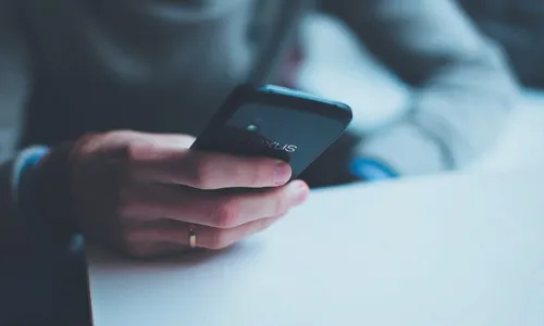 
          Imagem ilustrativa da imagem Celulares de conta superam pré-pagos
          