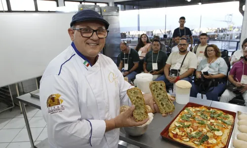 
          Imagem ilustrativa da imagem Chefs revelam “segredos” das padarias
          