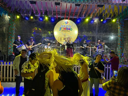 
          Imagem ilustrativa da imagem Cila do Coco no forrobodó do Bairro do Recife nesta quinta-feira (20)
          