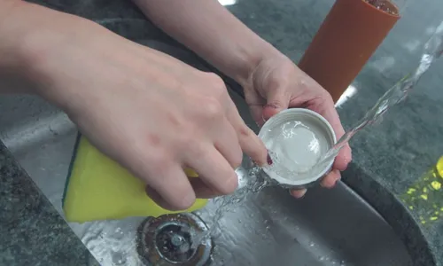 
          Imagem ilustrativa da imagem Como evitar que a garrafa d'água tenha micróbios
          