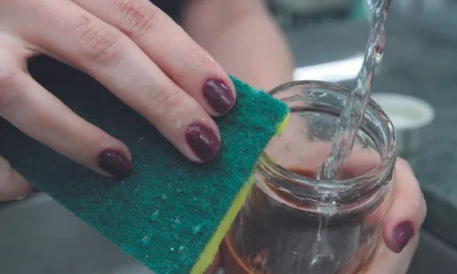 
          Imagem ilustrativa da imagem Como evitar que a garrafa d'água tenha micróbios
          