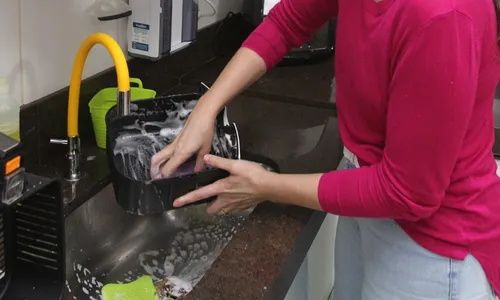 
          Imagem ilustrativa da imagem Aprenda a deixar sua air fryer limpinha
          