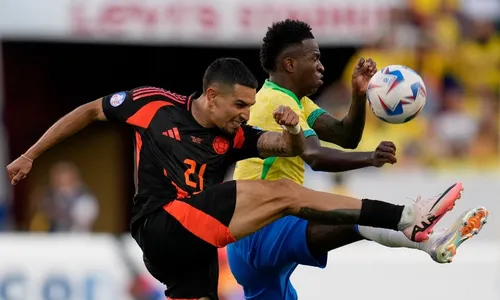 
          Imagem ilustrativa da imagem Conmebol admite erro em pênalti não marcado em Vini. Jr: 'não toca a bola'
          