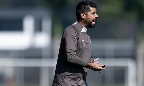 
          Imagem ilustrativa da imagem Corinthians busca vencer primeira fora no Brasileiro em meio à crise nos bastidores
          