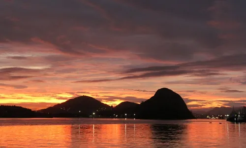 
          Imagem ilustrativa da imagem Corpo é encontrado na Baía de Vitória por praticante de canoagem
          