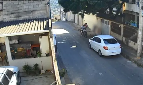 
          Imagem ilustrativa da imagem Criminosos são perseguidos por morador após arrastão e sofrem acidente em Cariacica
          