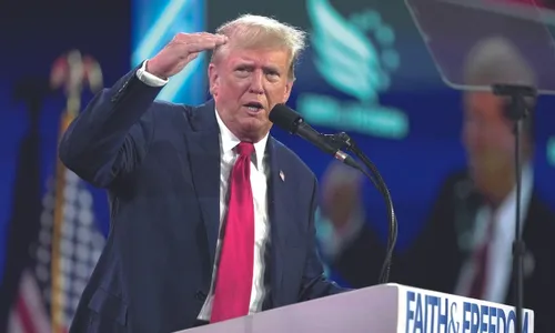 
          Imagem ilustrativa da imagem Donald Trump é oficializado candidato republicano à Presidência dos EUA
          