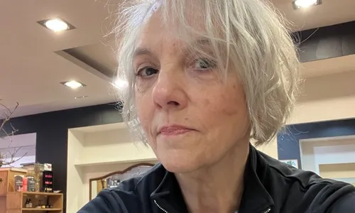 
          Imagem ilustrativa da imagem Denise del Vecchio alerta sobre golpe em seu nome para 'comprar absorventes'
          