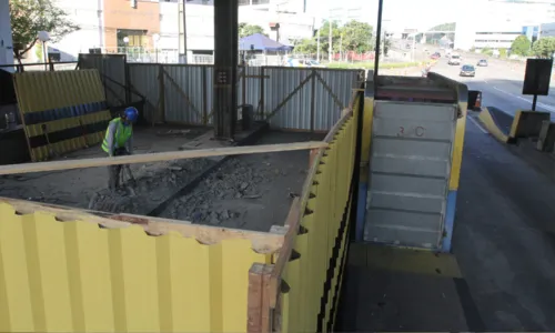 
          Imagem ilustrativa da imagem Depois de 35 anos, cabines do pedágio da Terceira Ponte começam a ser demolidas
          