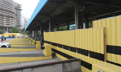 
          Imagem ilustrativa da imagem Depois de 35 anos, cabines do pedágio da Terceira Ponte começam a ser demolidas
          