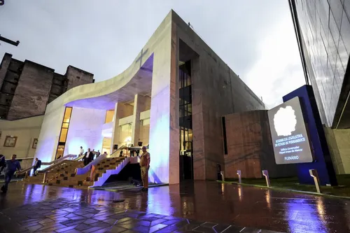 
          Imagem ilustrativa da imagem Deputados estaduais aprovam reajuste de 20% na verba de gabinete
          