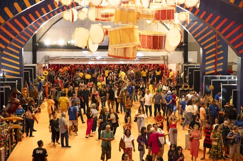 
          Imagem ilustrativa da imagem Desfile, exposições e shows. Veja como será este final de semana na Fenearte
          