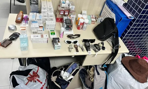 
          Imagem ilustrativa da imagem Dois casais são presos após furtos a lojas de shoppings na Grande Vitória
          