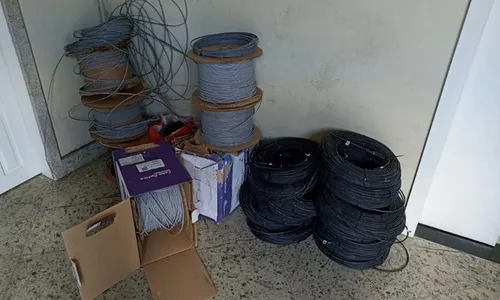 
          Imagem ilustrativa da imagem Donos de empresa de internet são presos suspeitos de comprar cabos furtados no ES
          