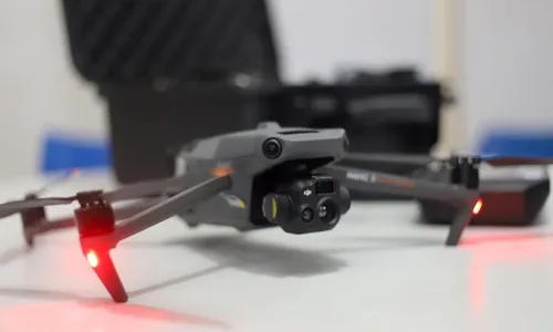 
          Imagem ilustrativa da imagem Drones orientam motoristas no trânsito
          