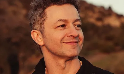 
          Imagem ilustrativa da imagem Lucas Lima comenta primeiro Dia dos Namorados solteiro após divórcio de Sandy
          