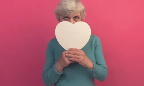 
          Imagem ilustrativa da imagem Entenda como funciona o golpe do amor, que fez aposentada perder R$ 950 mil no ES
          