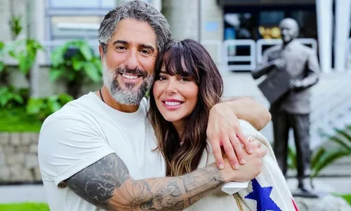 
          Imagem ilustrativa da imagem Esposa de Marcos Mion reage após rumores de traição: 'Beba tu mesmo do teu veneno'
          